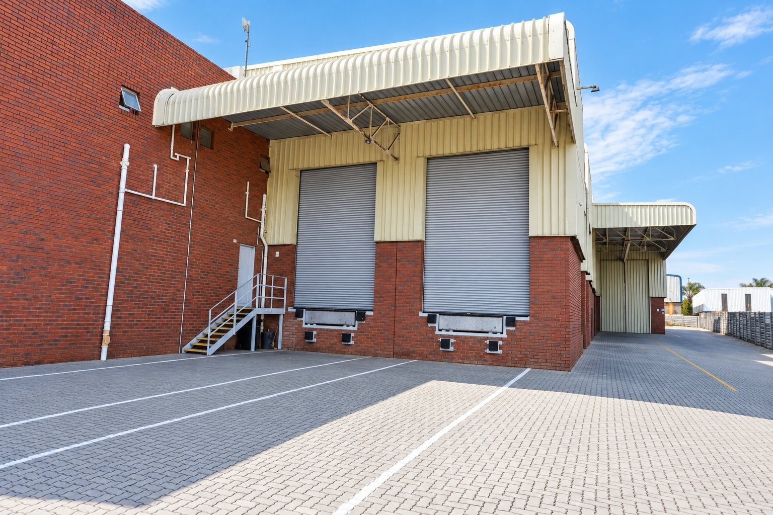 Commercial Property for rent in Honeydew, Roodepoort, 4060 m²