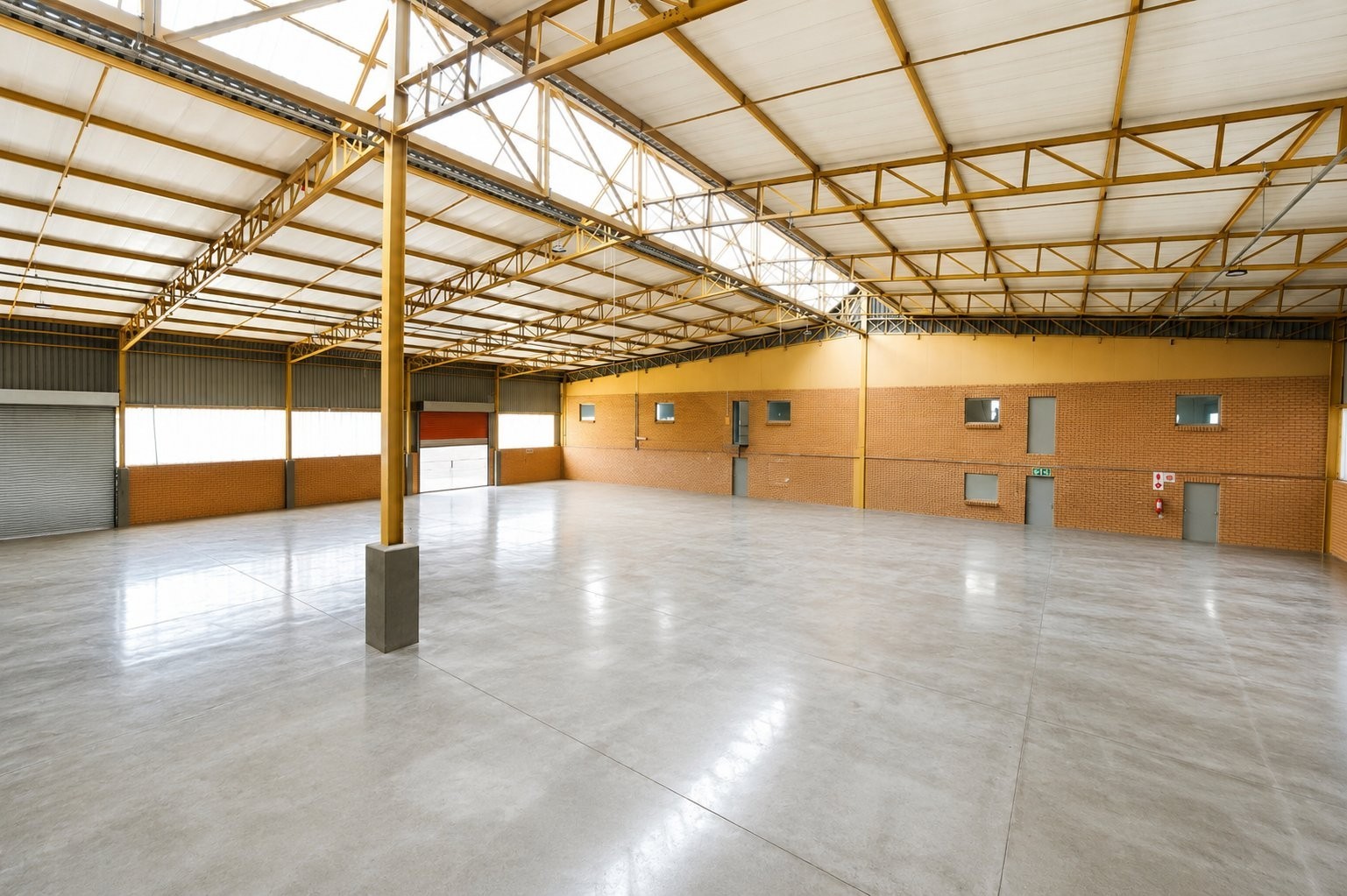 Commercial Property for rent in Honeydew, Roodepoort, 2148 m²