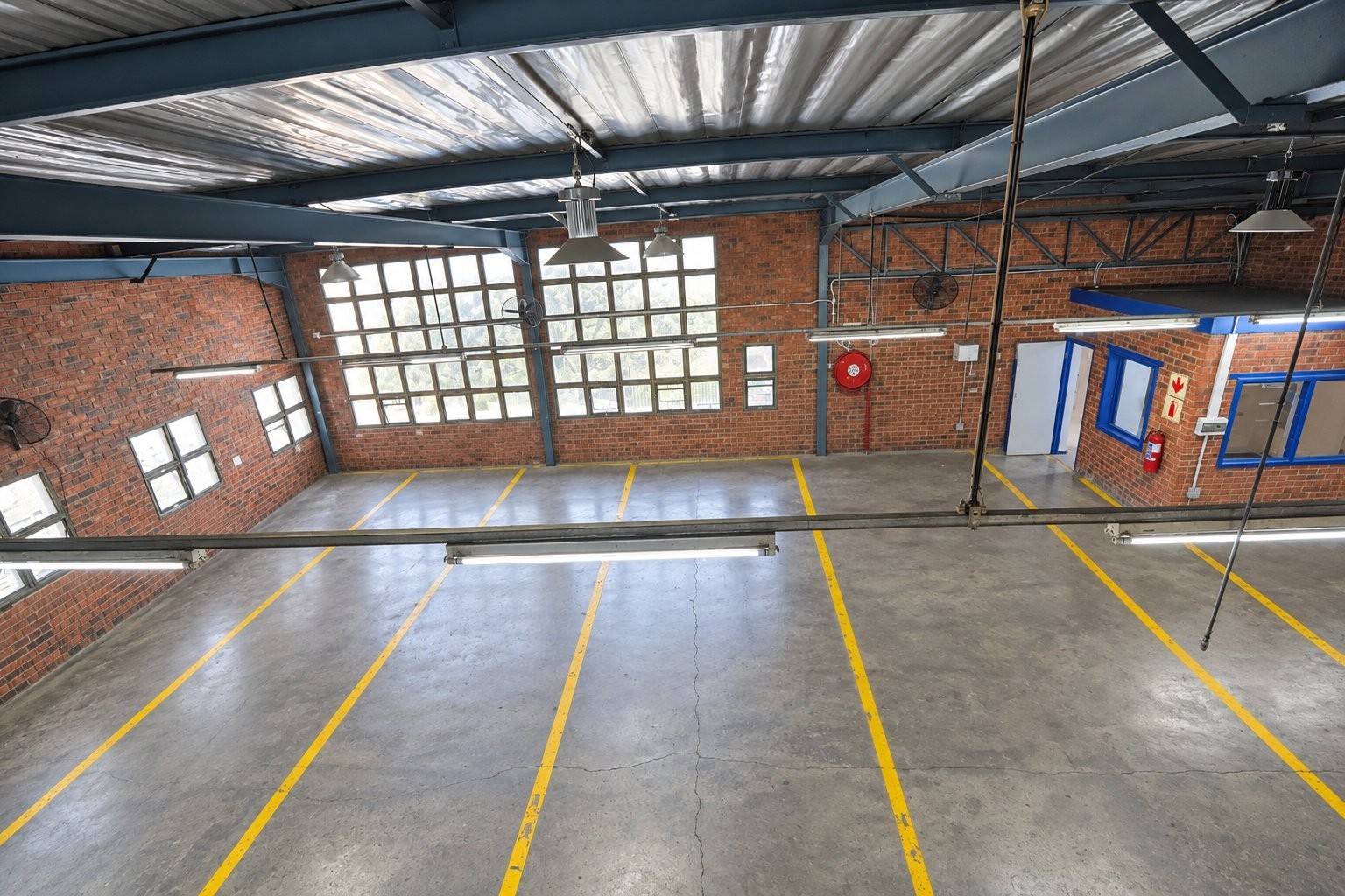 Commercial Property for rent in Marlboro, Sandton, 981 m²