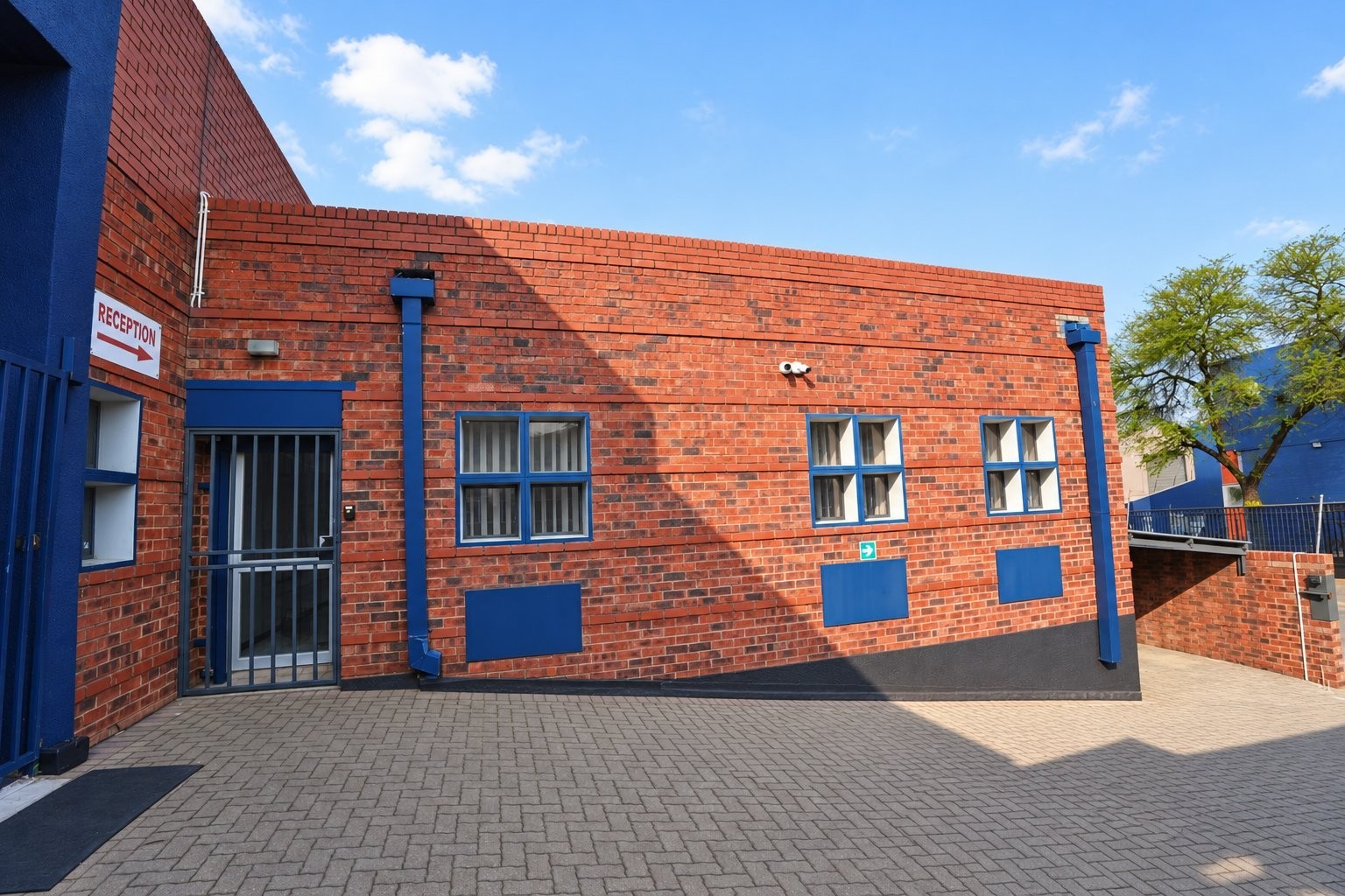 Commercial Property for rent in Marlboro, Sandton, 981 m²