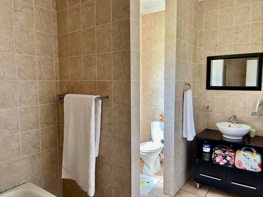 Townhouse for sale in Sonneveld, Brakpan