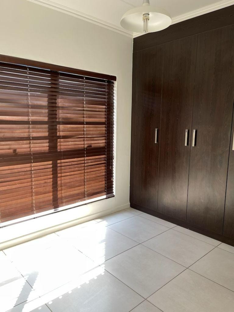 Apartment for sale in Fourways Gardens, Sandton, 94 m²