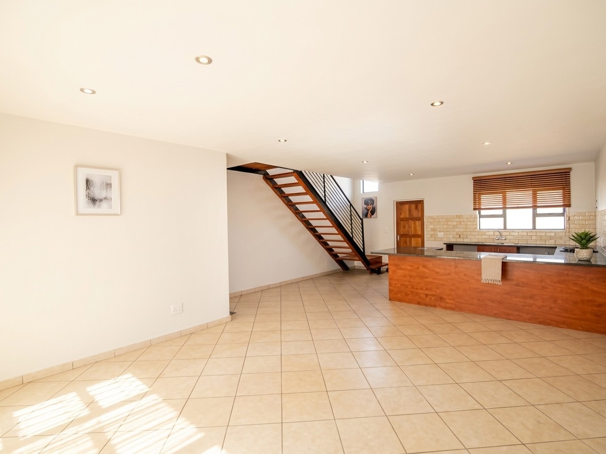 Apartment for rent in Westdene, Johannesburg, 133 m²