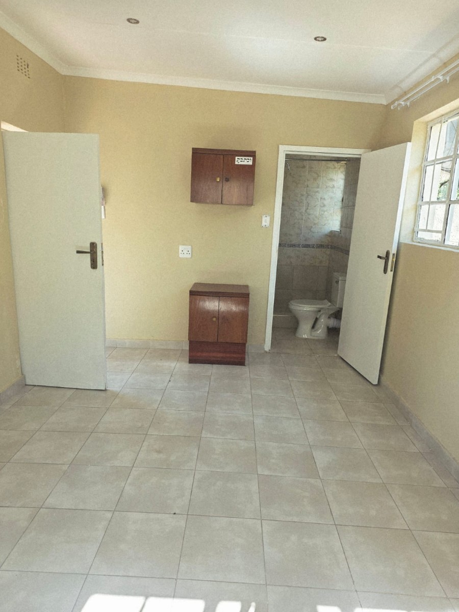Cottage for rent in Observatory, Johannesburg