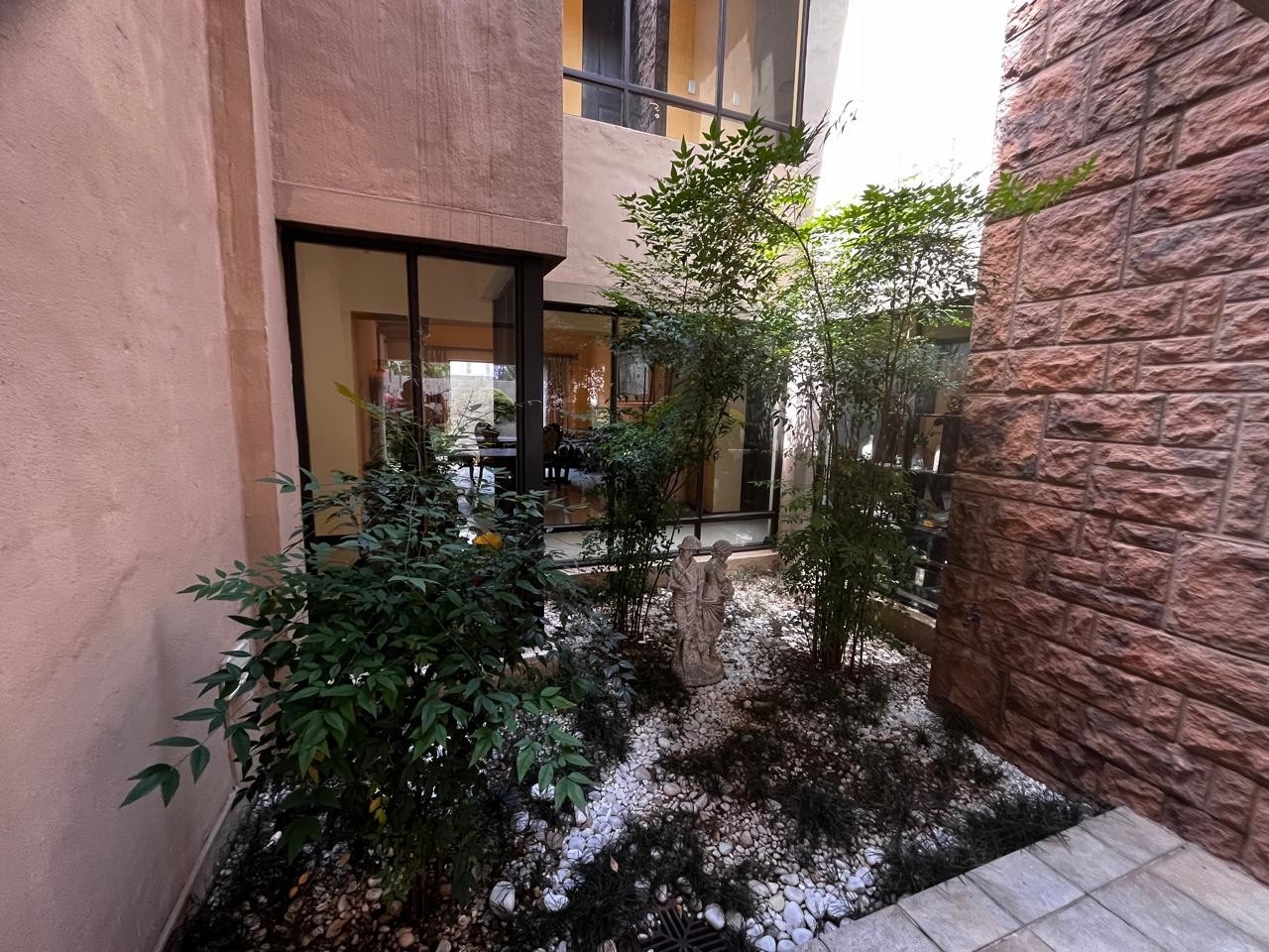 Townhouse for sale in Beverley, Sandton, 1096 m²