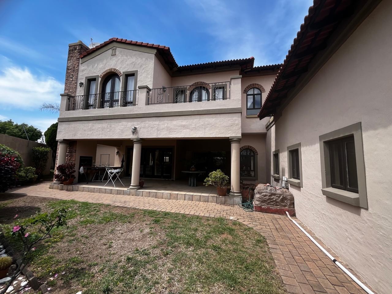 Townhouse for sale in Beverley, Sandton, 1096 m²