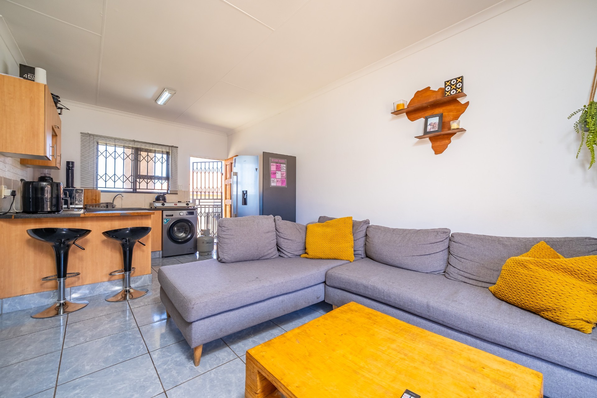 Apartment for sale in Lindhaven, Roodepoort, 60 m²
