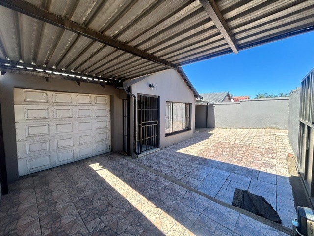 House for sale in Olievenhoutbosch, Centurion, 1460/9 Olievenhoutbosch (1st floor), Olievenhoutbosch, 19 Waltz, Olievenhoutbosch, Centurion, Gauteng, 92 m²