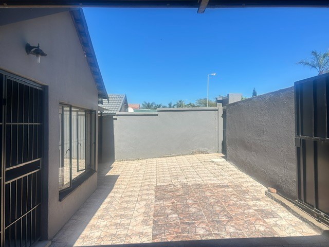 House for sale in Olievenhoutbosch, Centurion, 1460/9 Olievenhoutbosch (1st floor), Olievenhoutbosch, 19 Waltz, Olievenhoutbosch, Centurion, Gauteng, 92 m²
