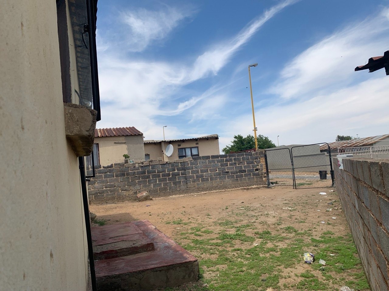 House for sale in Esiziba, Tembisa, 85 m²