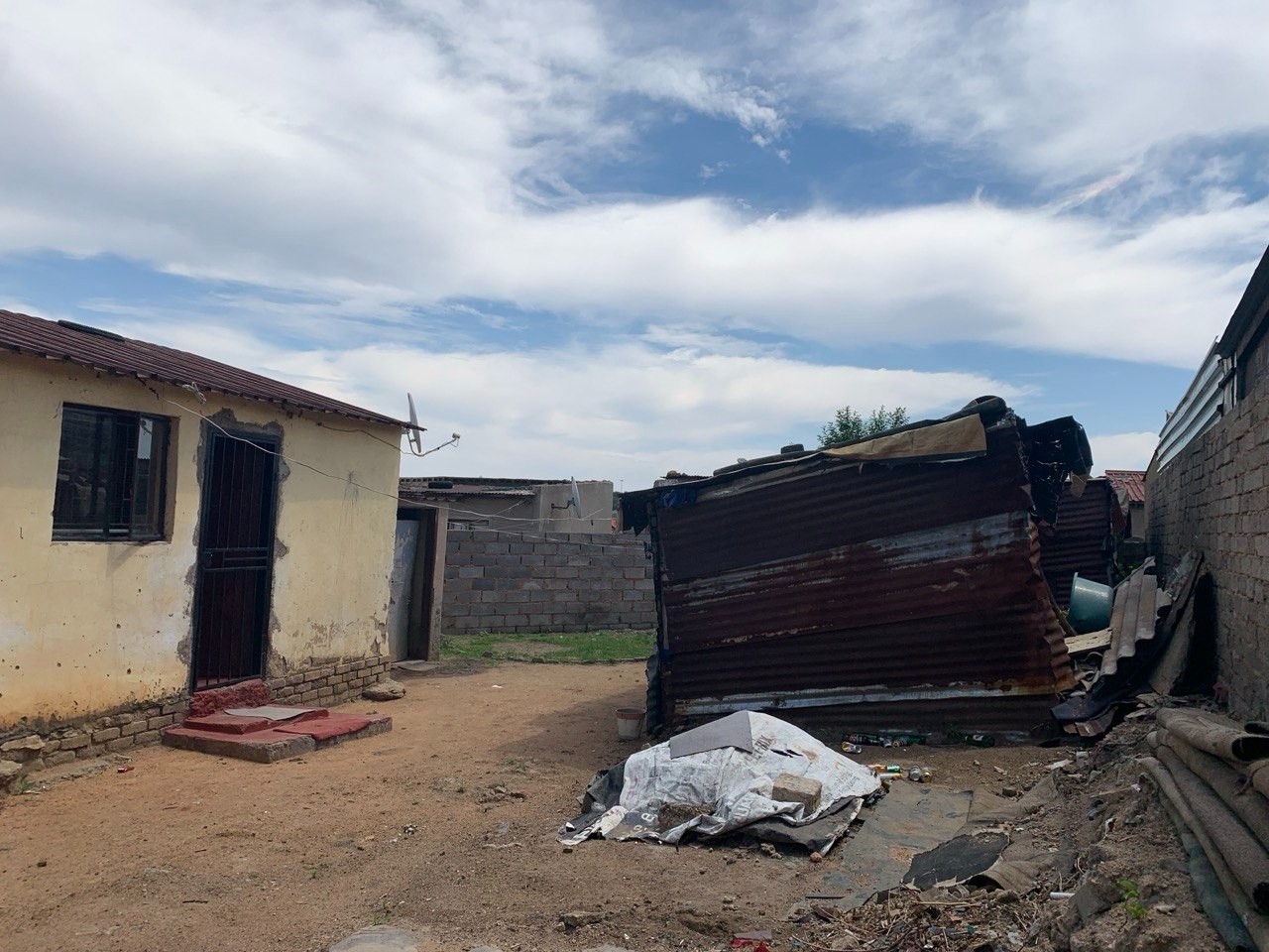 House for sale in Esiziba, Tembisa, 85 m²