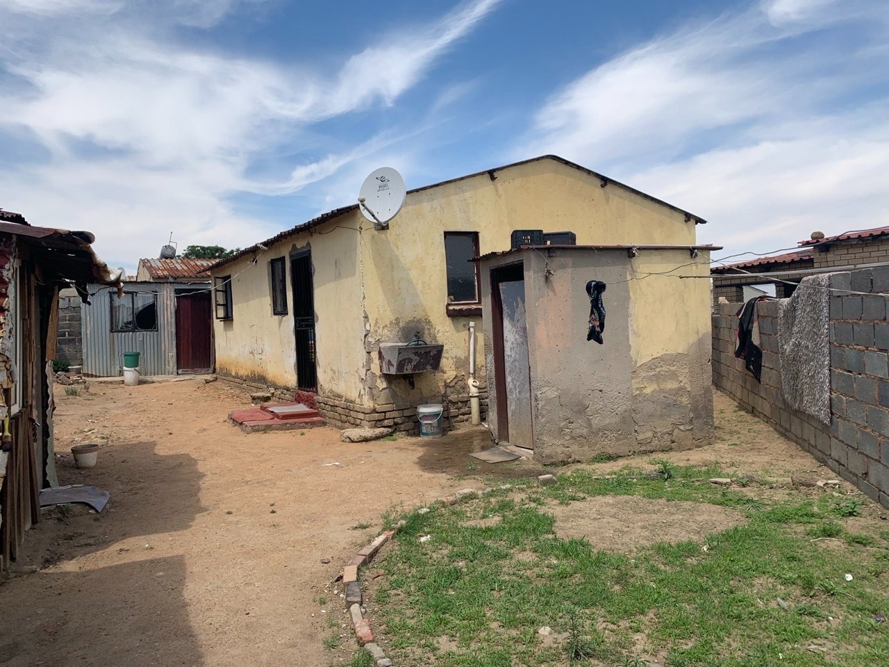 House for sale in Esiziba, Tembisa, 85 m²