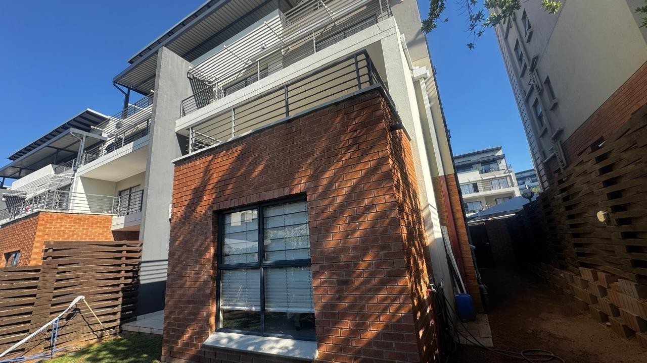 Apartment for sale in Fourways Gardens, Sandton, 94 m²