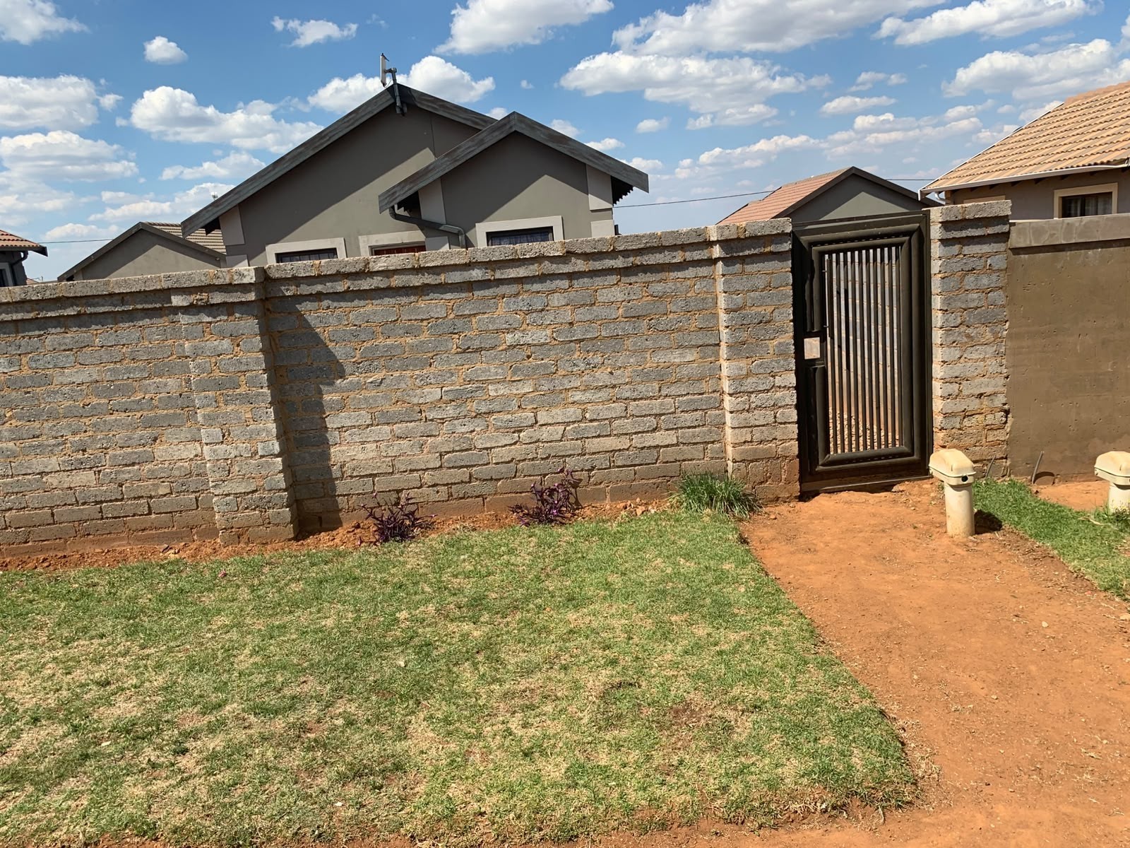 House for sale in Toekomsrus, Randfontein, 250 m²