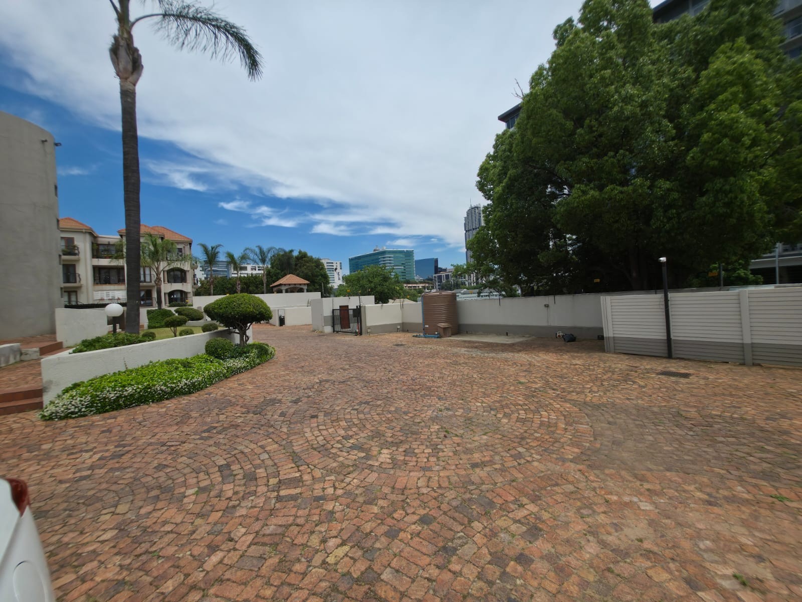 Apartment for rent in Sandown, Sandton, 32 m²