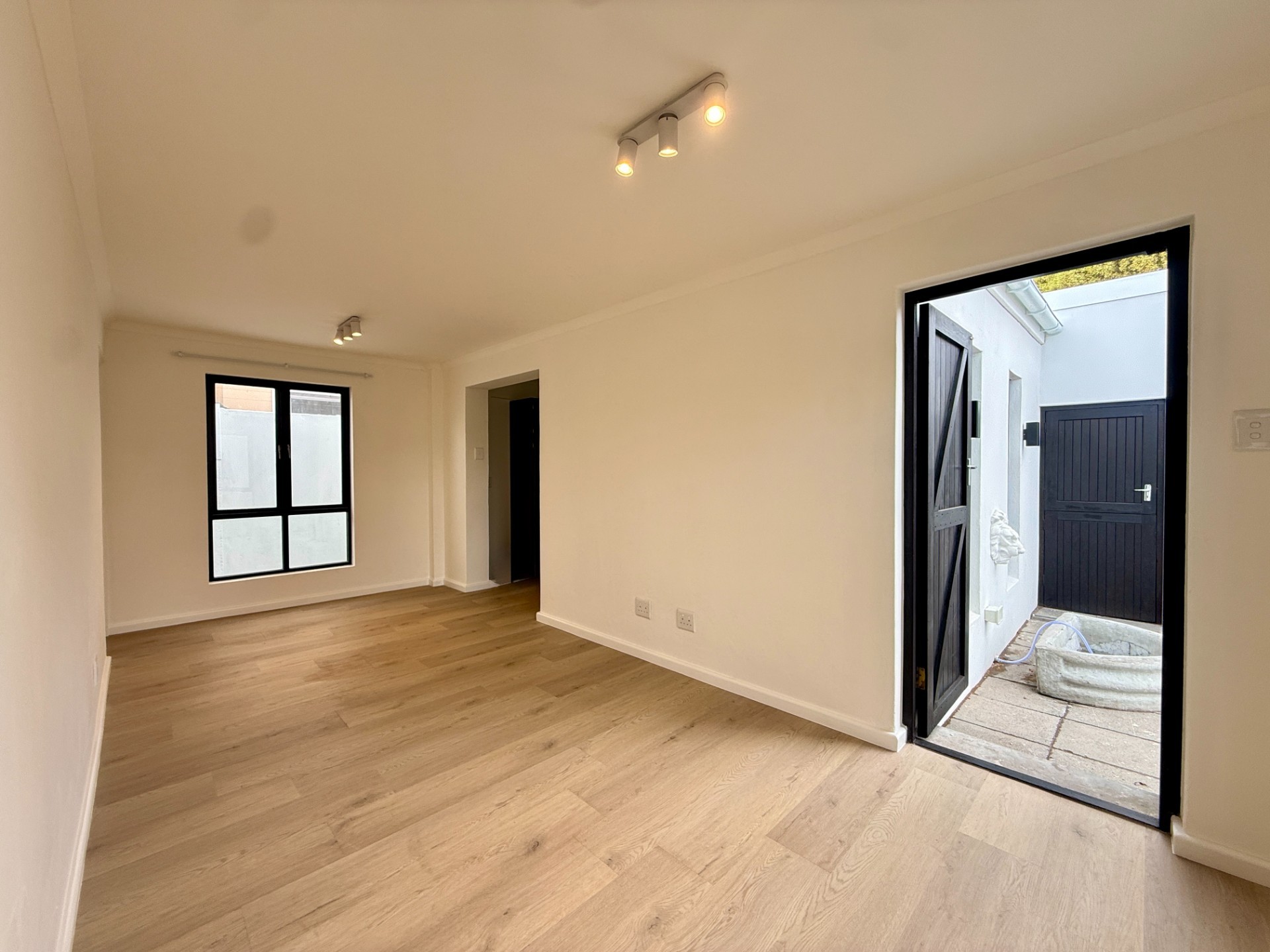 Apartment for rent in Diep River, Cape Town, 50 m²