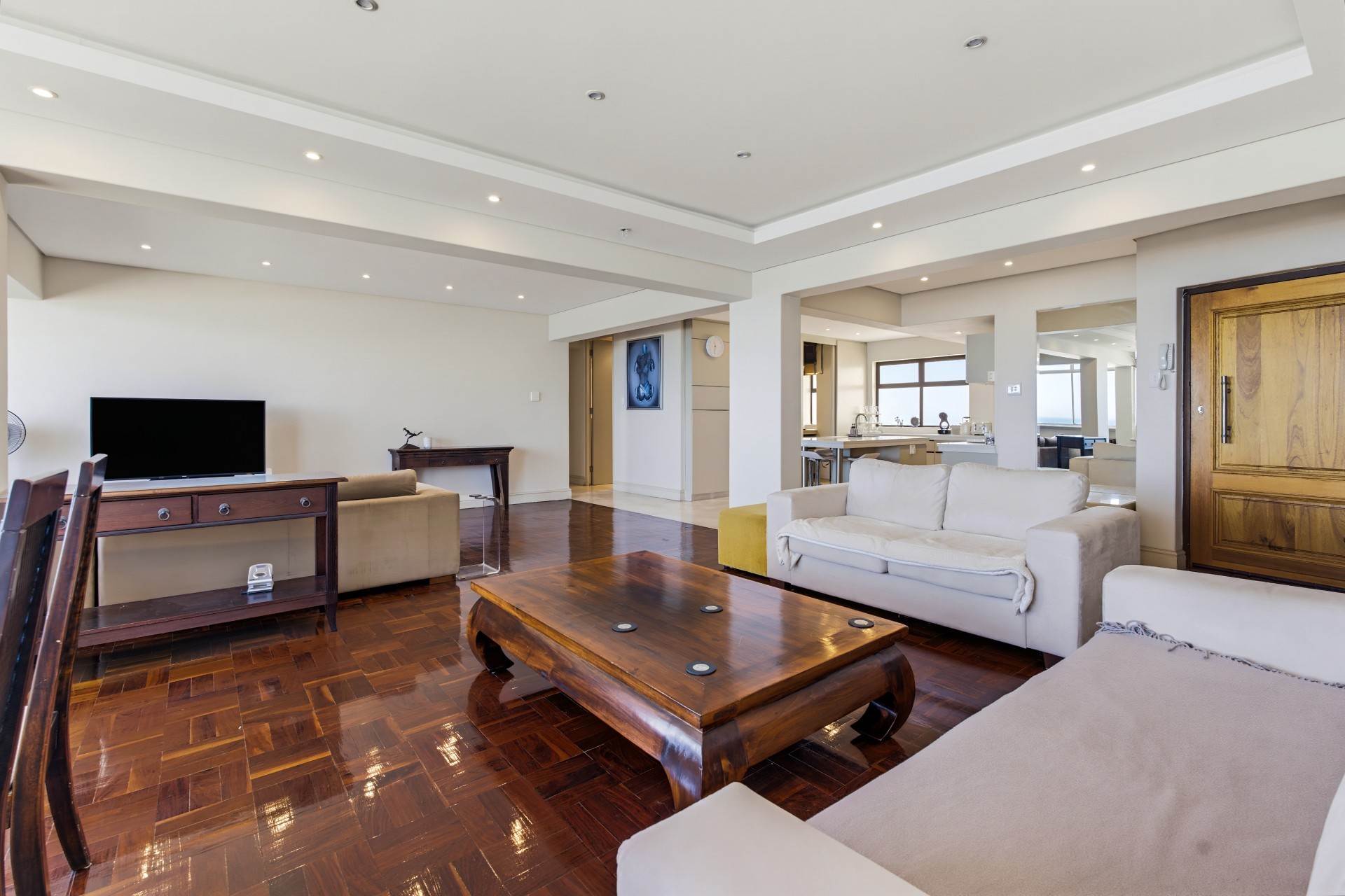 Apartment for rent in Sea Point, Cape Town, 200 m²