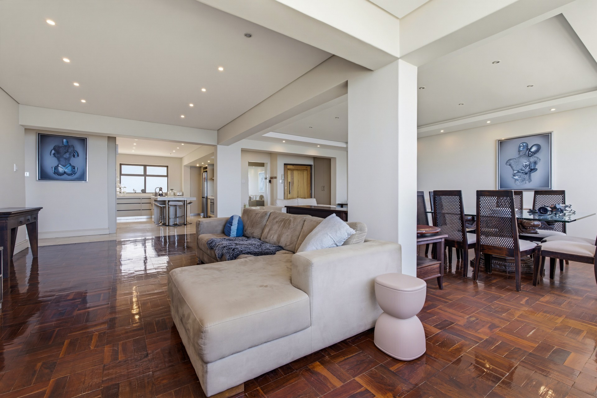 Apartment for rent in Sea Point, Cape Town, 200 m²