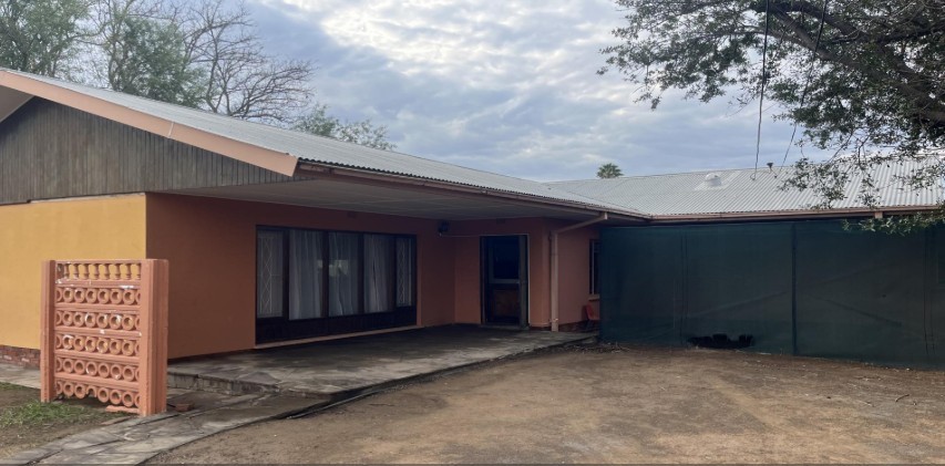 House for sale in Die Laning, Beaufort West, 1055 m²