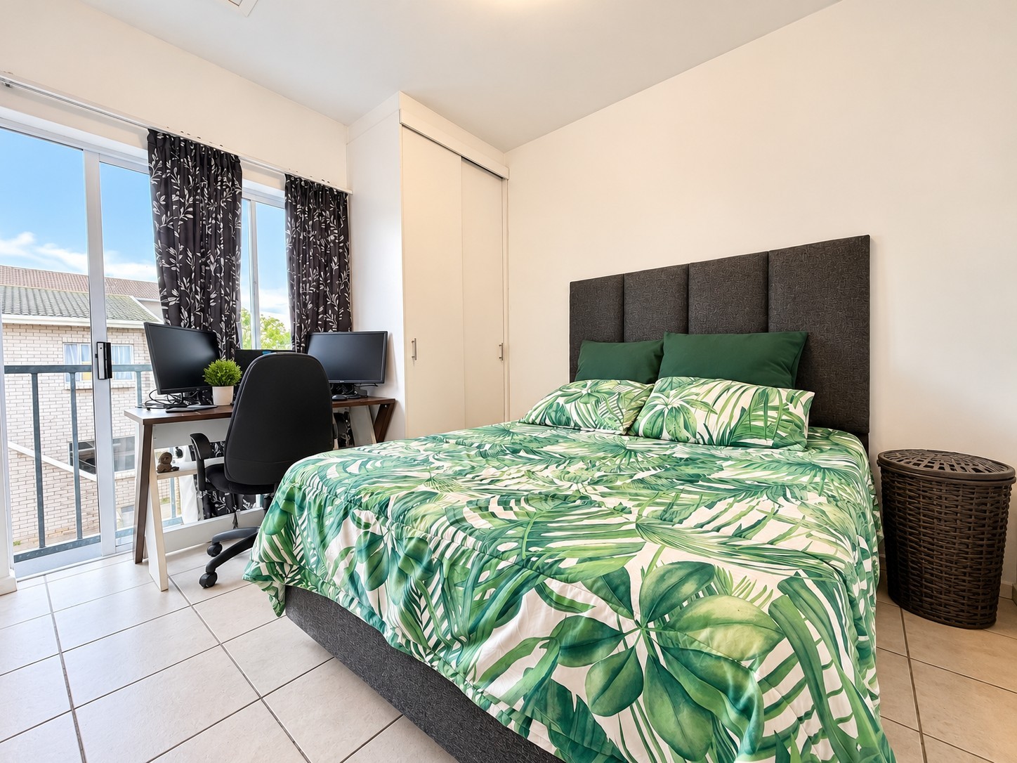 Apartment for rent in Table View, Blouberg, 27 m²