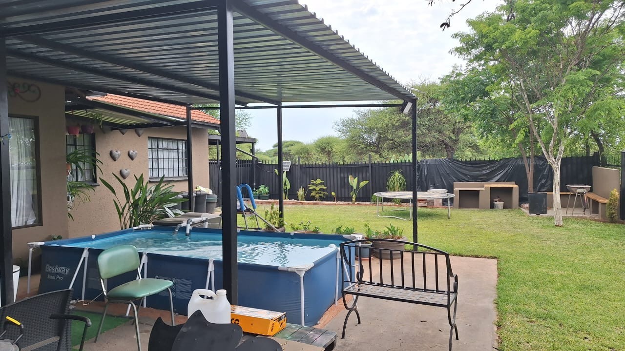 Townhouse for sale in Bela Bela Rural, Bela Bela, 1208 m²
