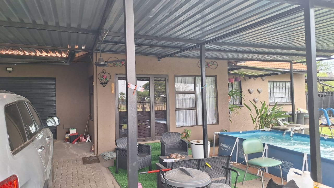 Townhouse for sale in Bela Bela Rural, Bela Bela, 1208 m²