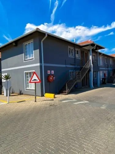 Apartment for sale in Comet, Boksburg, 4 SS Golden Oaks (1st floor), SS Golden Oaks, 471 Pretoria Road, Comet, Boksburg, Gauteng, 41 m²