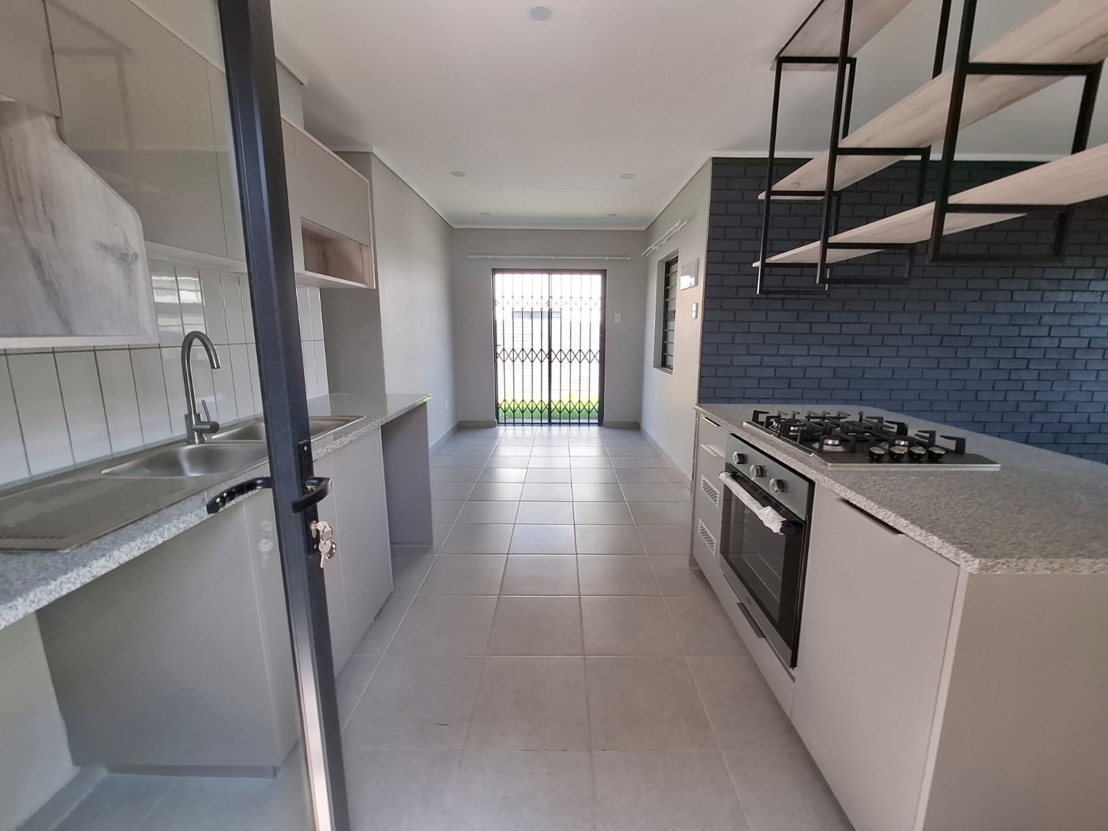 Apartment for rent in Leopard's Rest Security Estate, Albertsdal, Alberton