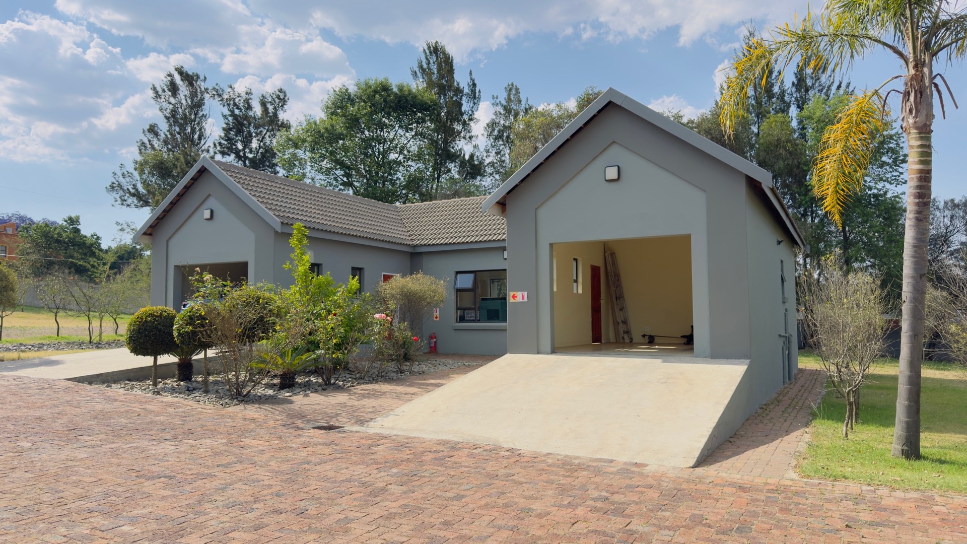Small Holding for sale in Glen Austin AH, Midrand, 25600 m²