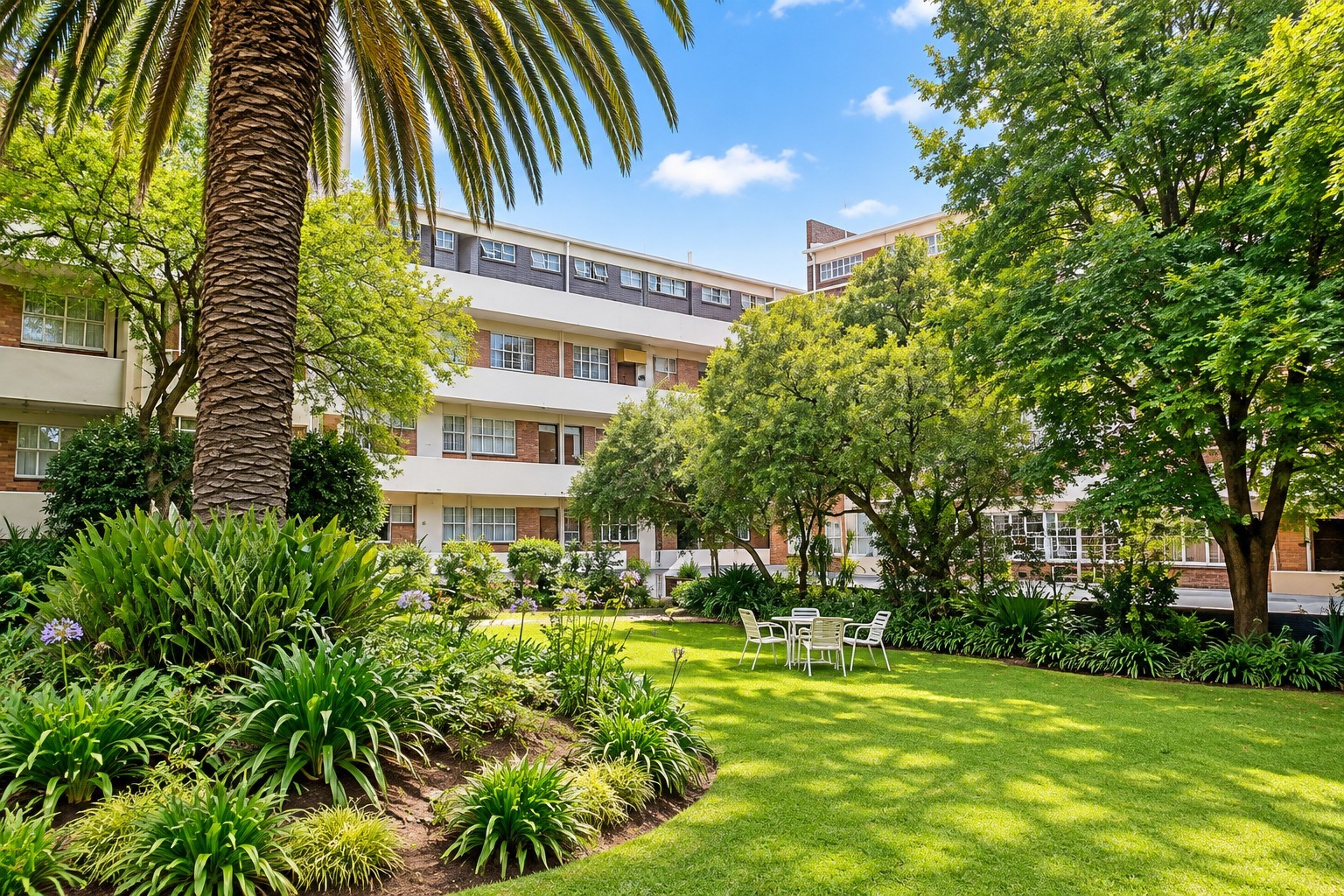 Townhouse for rent in Illovo, Sandton, 132 m²