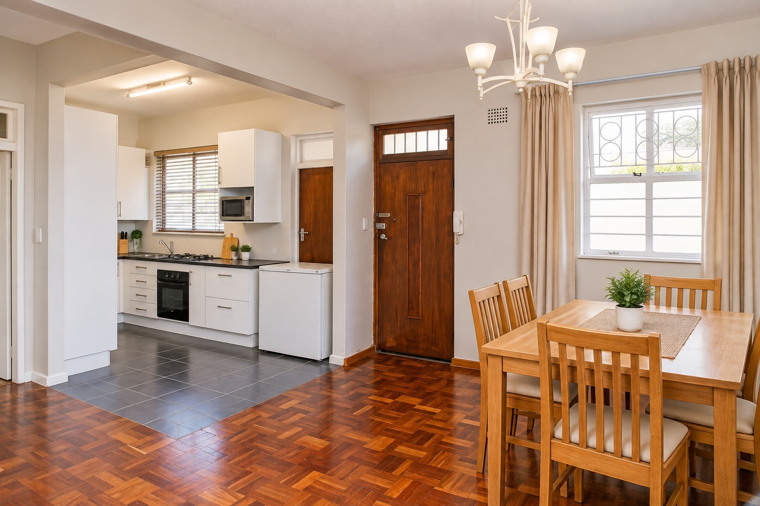 Townhouse for rent in Illovo, Sandton, 132 m²