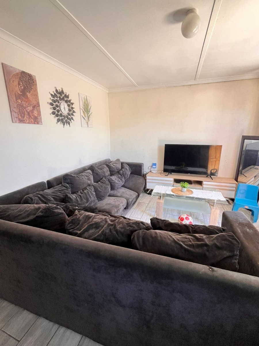 House for sale in Nonqubela, Khayelitsha, 90 m²