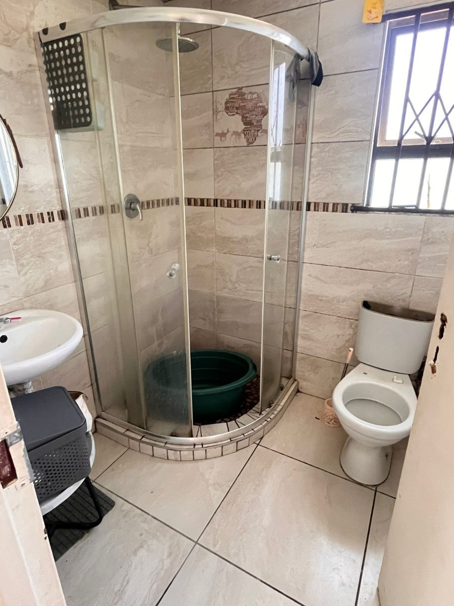 House for sale in Nonqubela, Khayelitsha, 90 m²