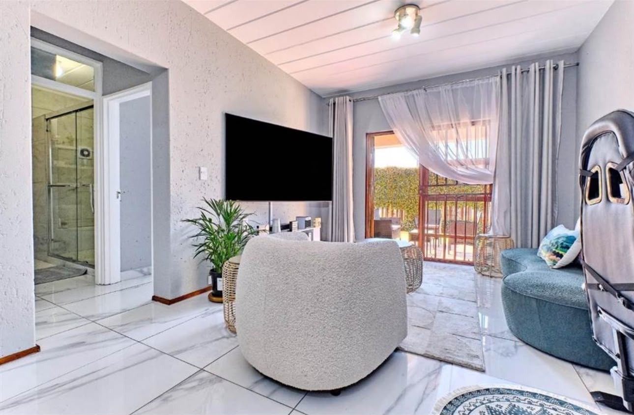 Apartment for sale in Constantia Kloof, Roodepoort