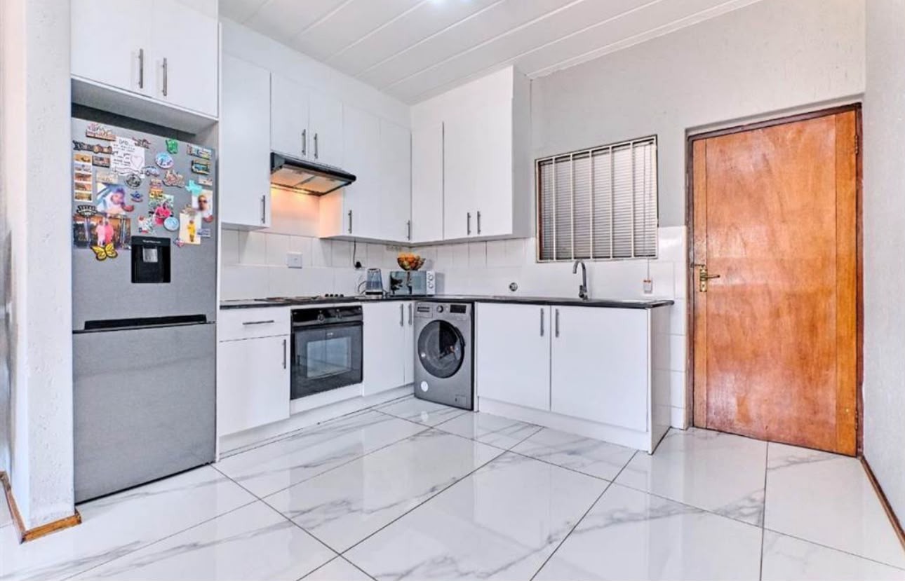 Apartment for sale in Constantia Kloof, Roodepoort