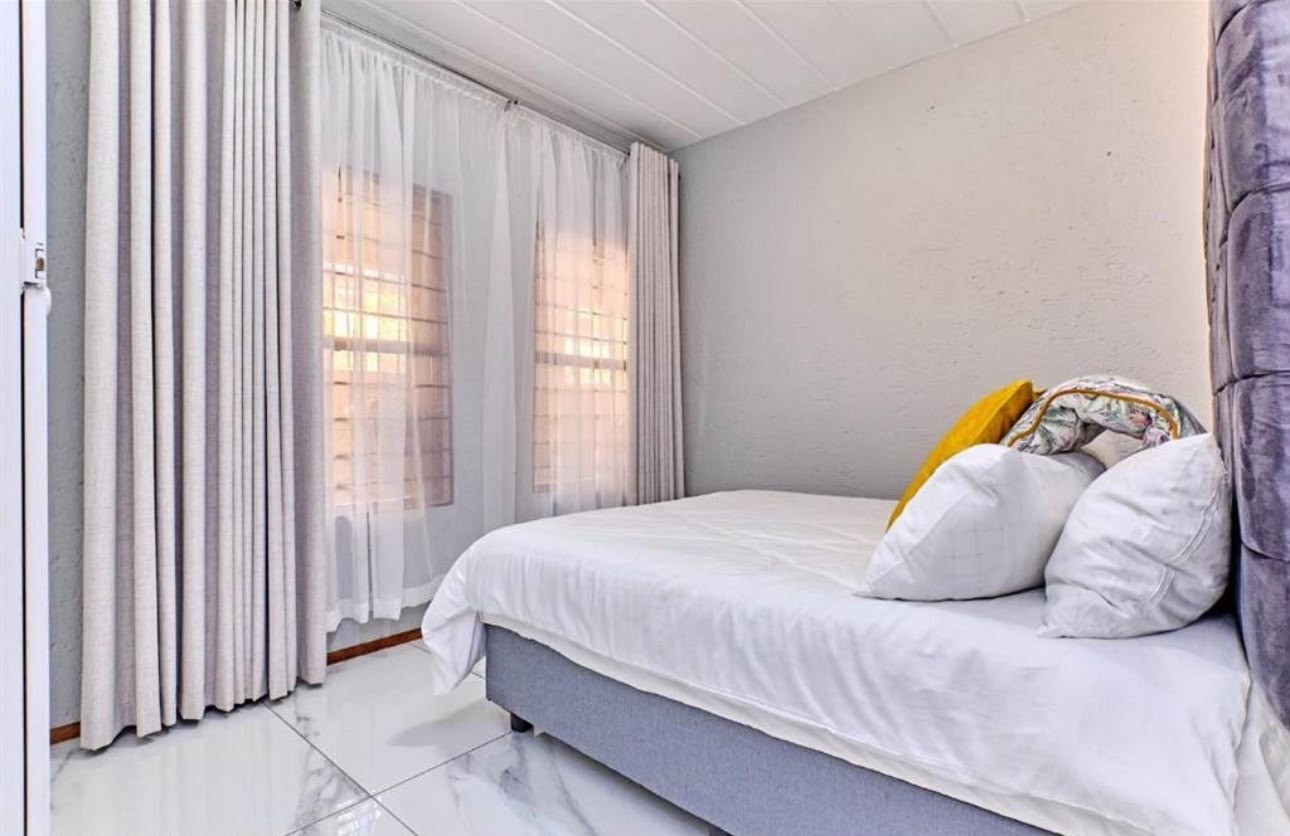 Apartment for sale in Constantia Kloof, Roodepoort