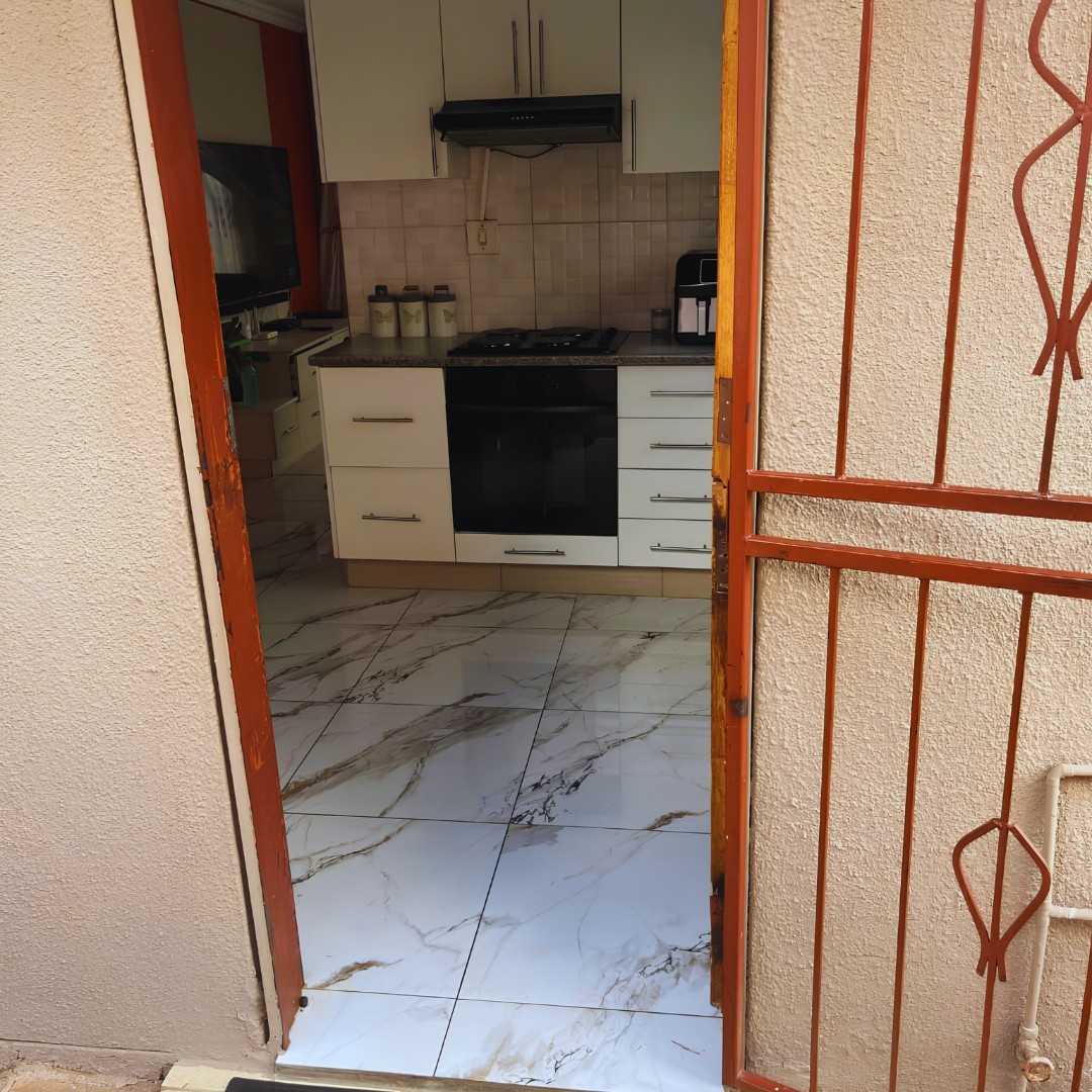 House for sale in Dobsonville Ext 2, Dobsonville, Soweto, 85 m²