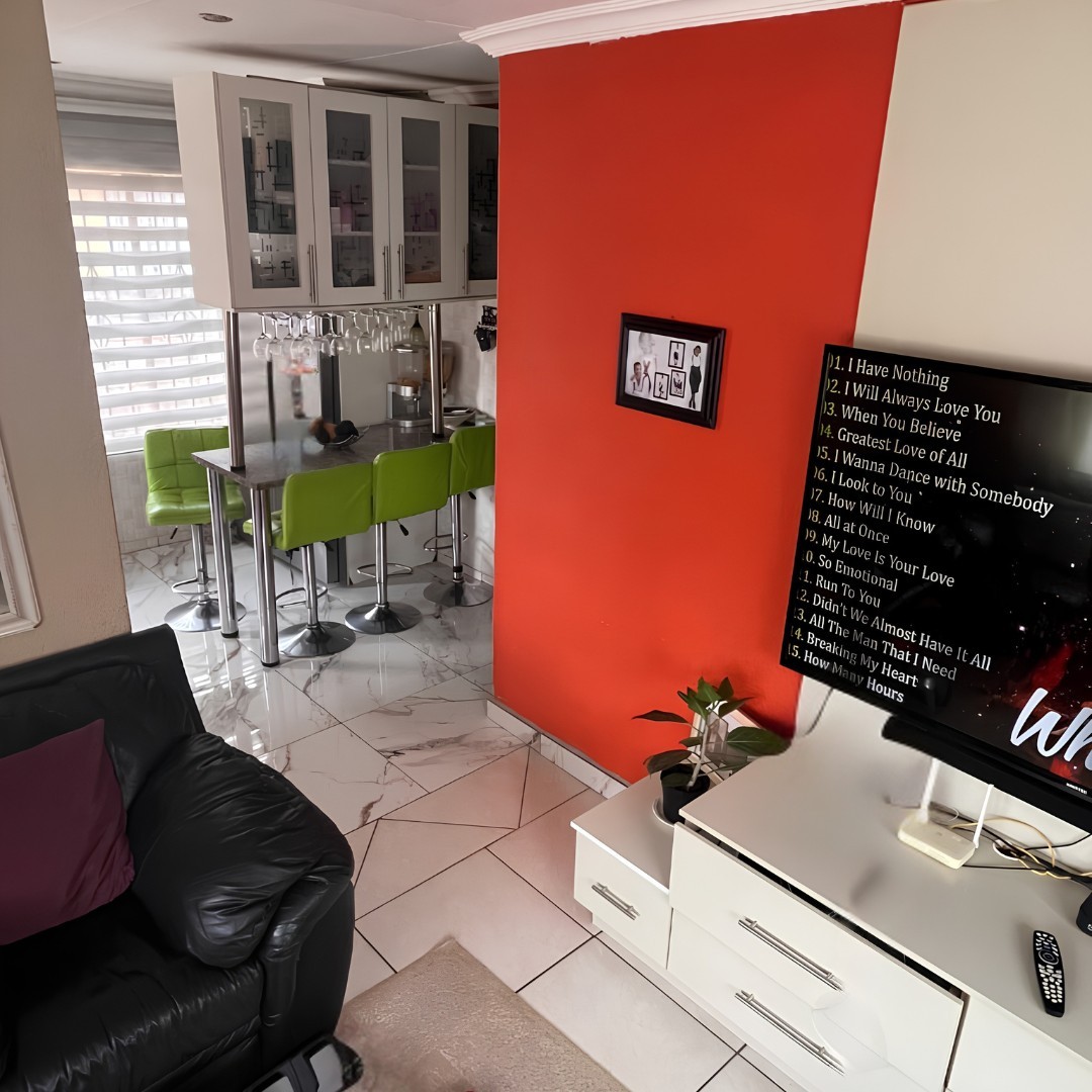 House for sale in Dobsonville Ext 2, Dobsonville, Soweto, 85 m²