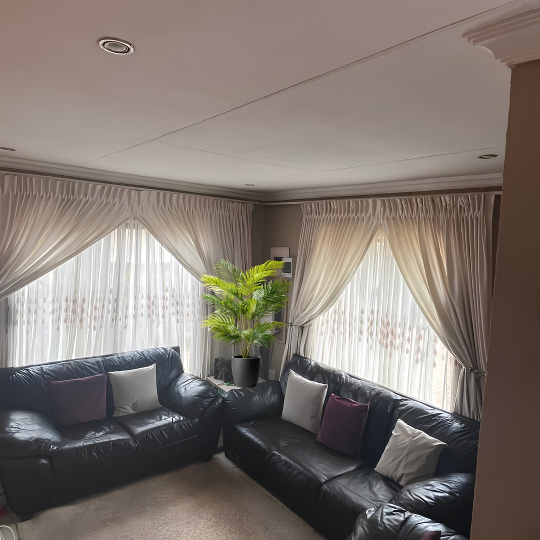 House for sale in Dobsonville Ext 2, Dobsonville, Soweto, 85 m²