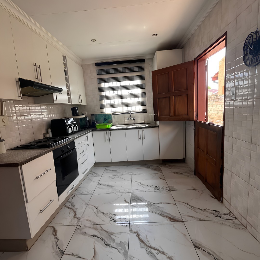 House for sale in Dobsonville Ext 2, Dobsonville, Soweto, 85 m²