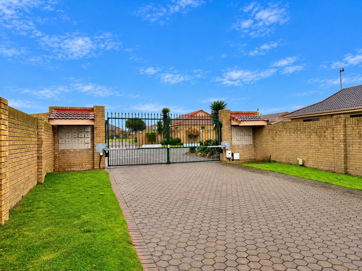 House for sale in Heiderand, Mossel Bay, 150 m²
