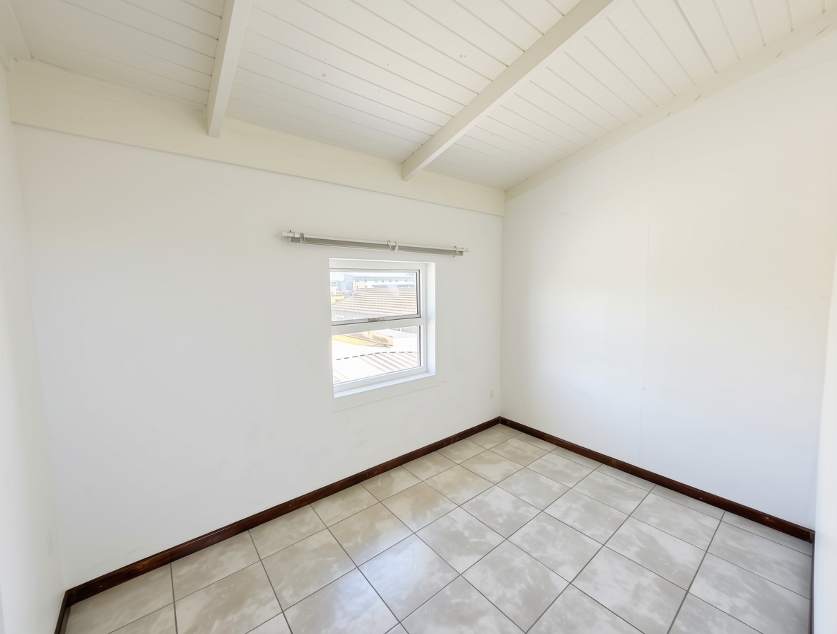 Duplex for rent in Maitland, Cape Town, 71 m²