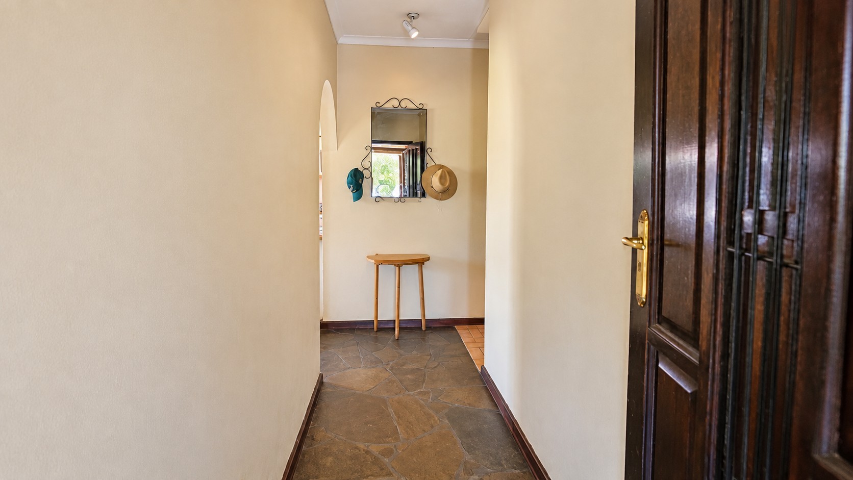 House for sale in Swellendam, 1200 m²