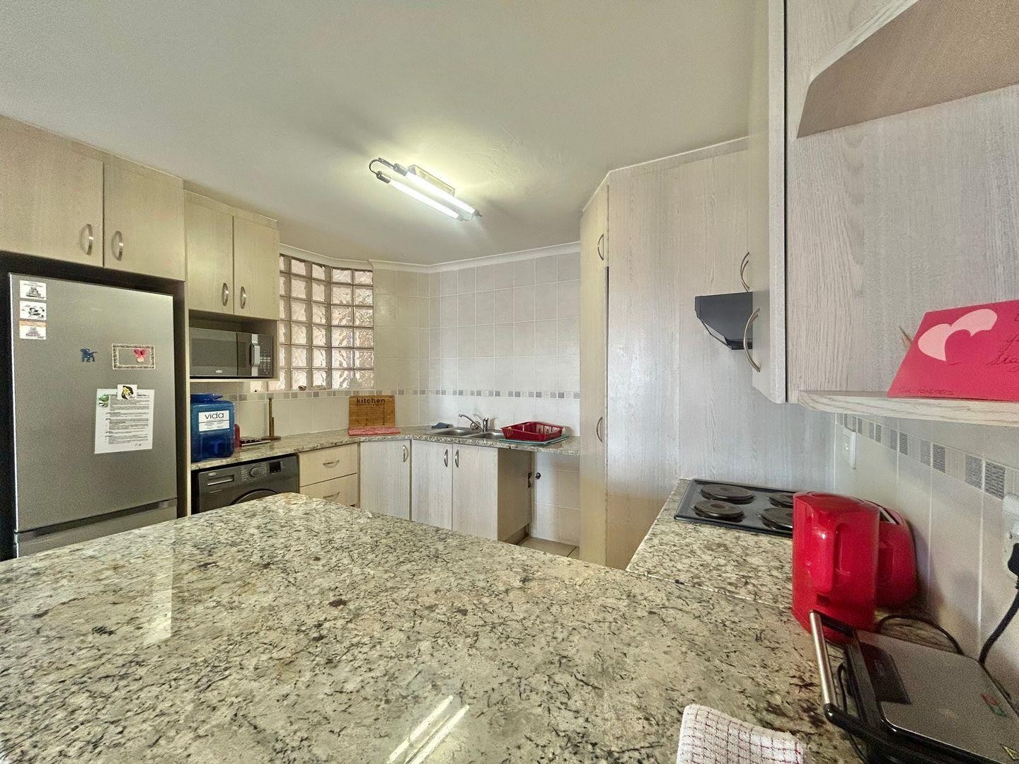 Apartment for sale in Kabeljauws, Jeffreys Bay, 123 m²