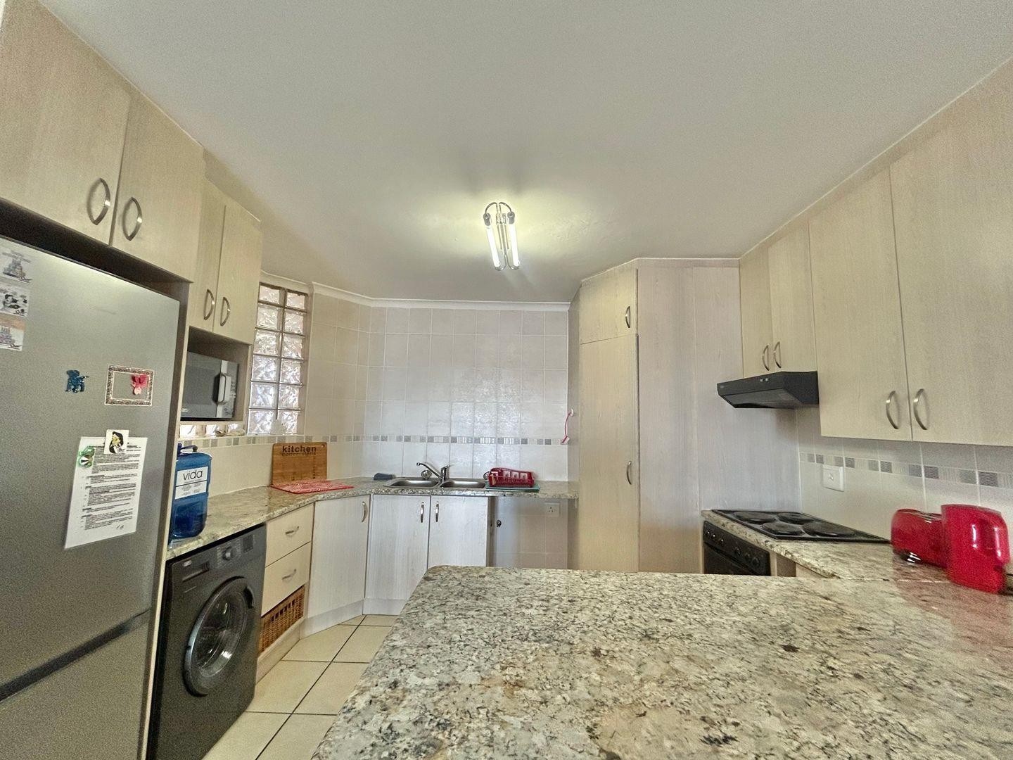 Apartment for sale in Kabeljauws, Jeffreys Bay, 123 m²
