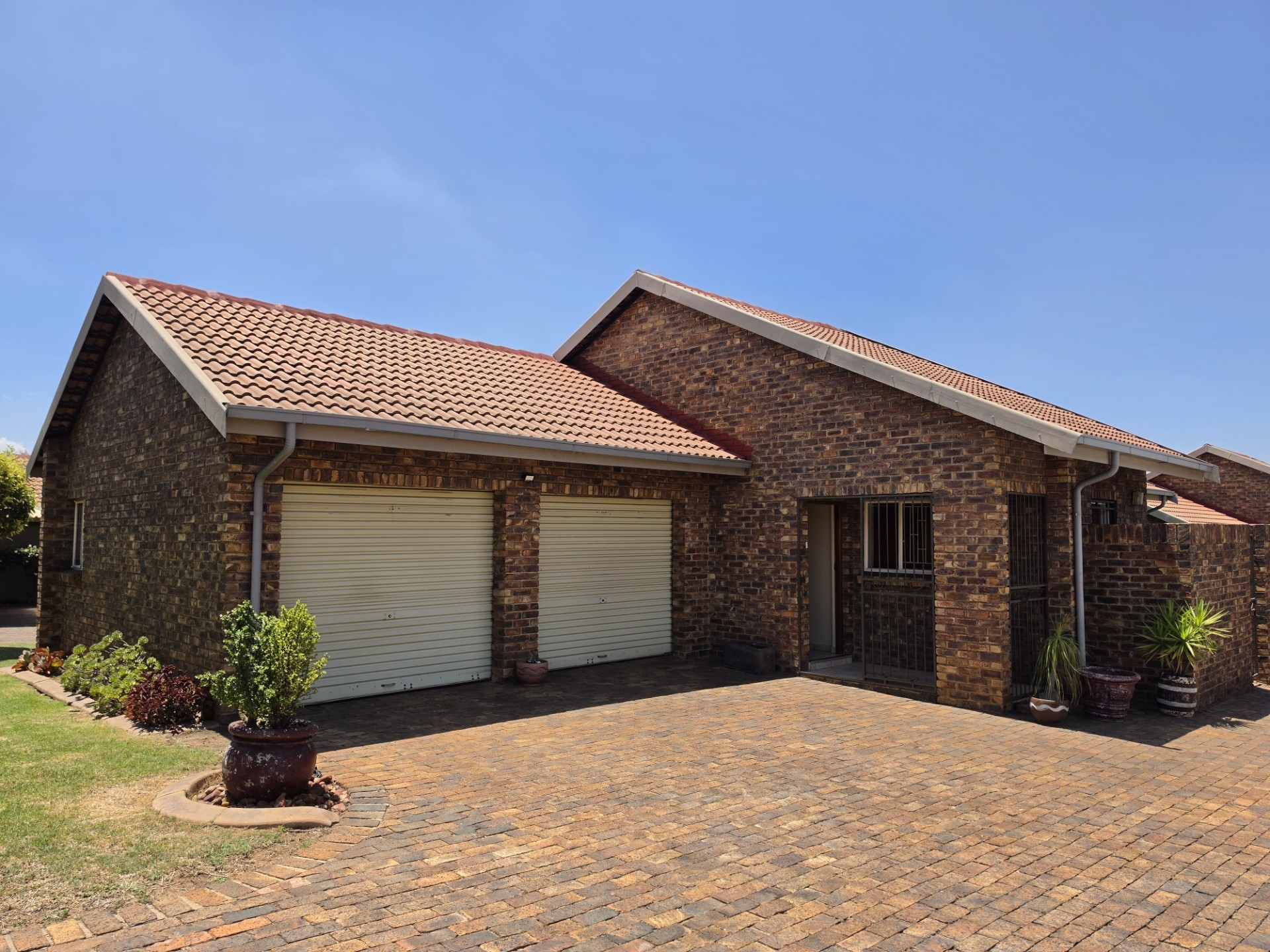 Townhouse for sale in Aerorand, Middelburg, 148 m²