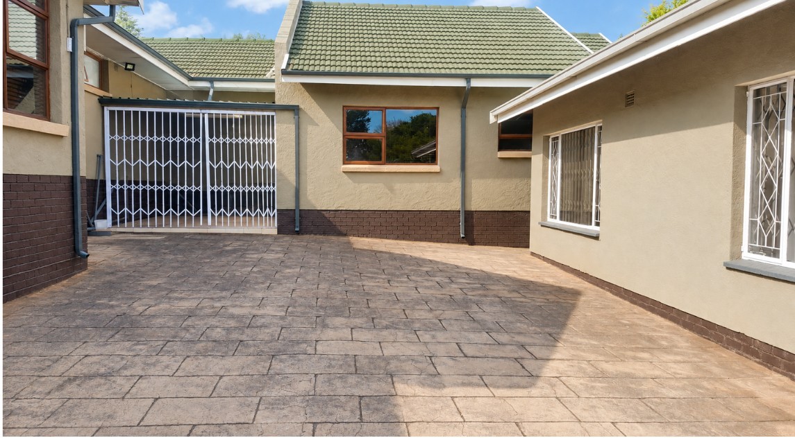 Apartment for rent in Florida Park, Roodepoort, 2327 m²
