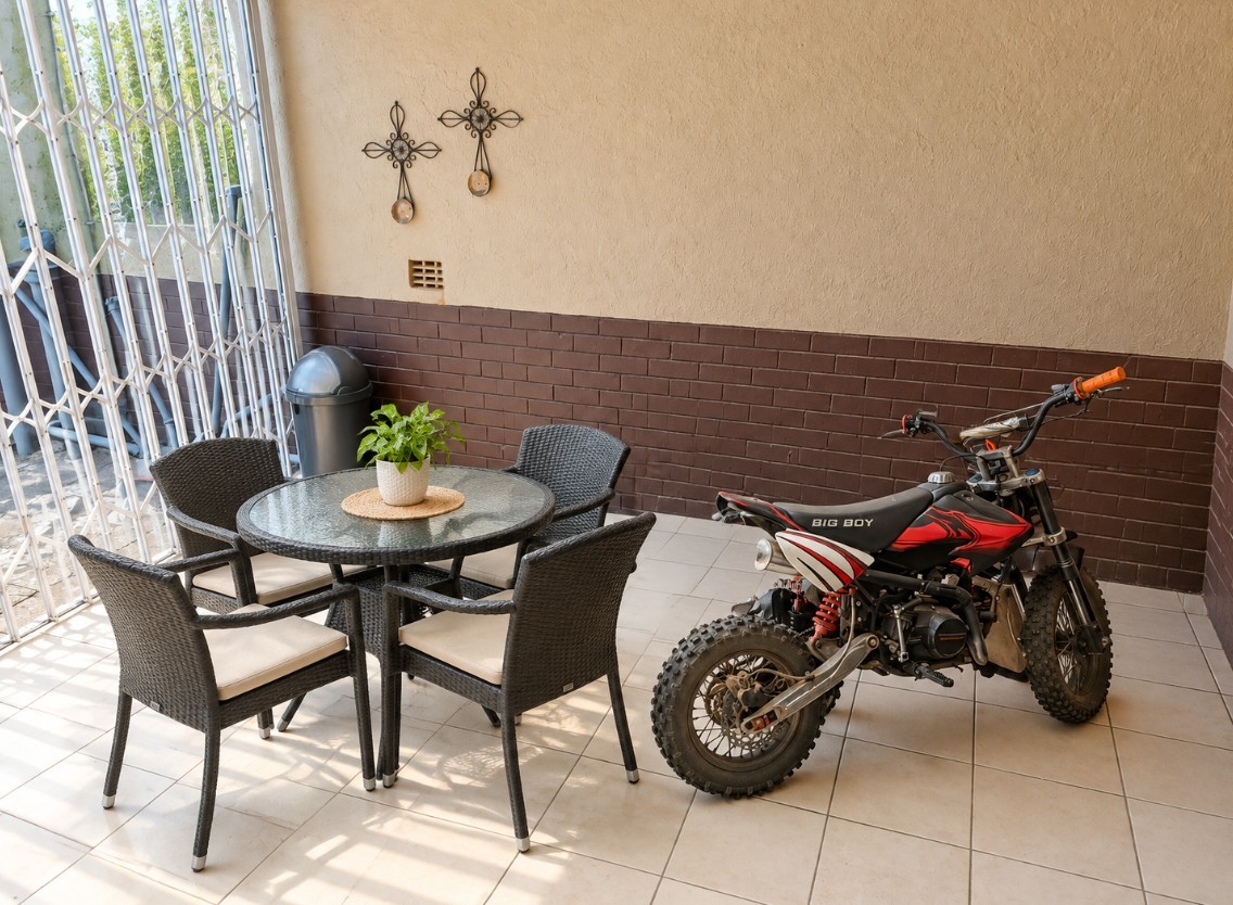 Apartment for rent in Florida Park, Roodepoort, 2327 m²