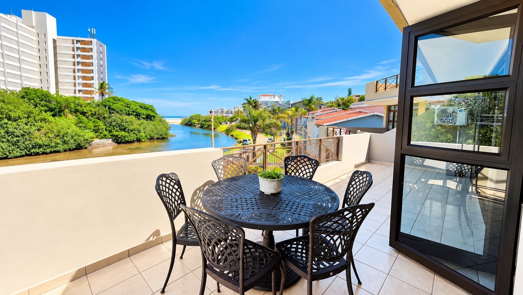 Apartment for sale in Beacon Rocks, Margate, KwaZulu Natal, 135 m²
