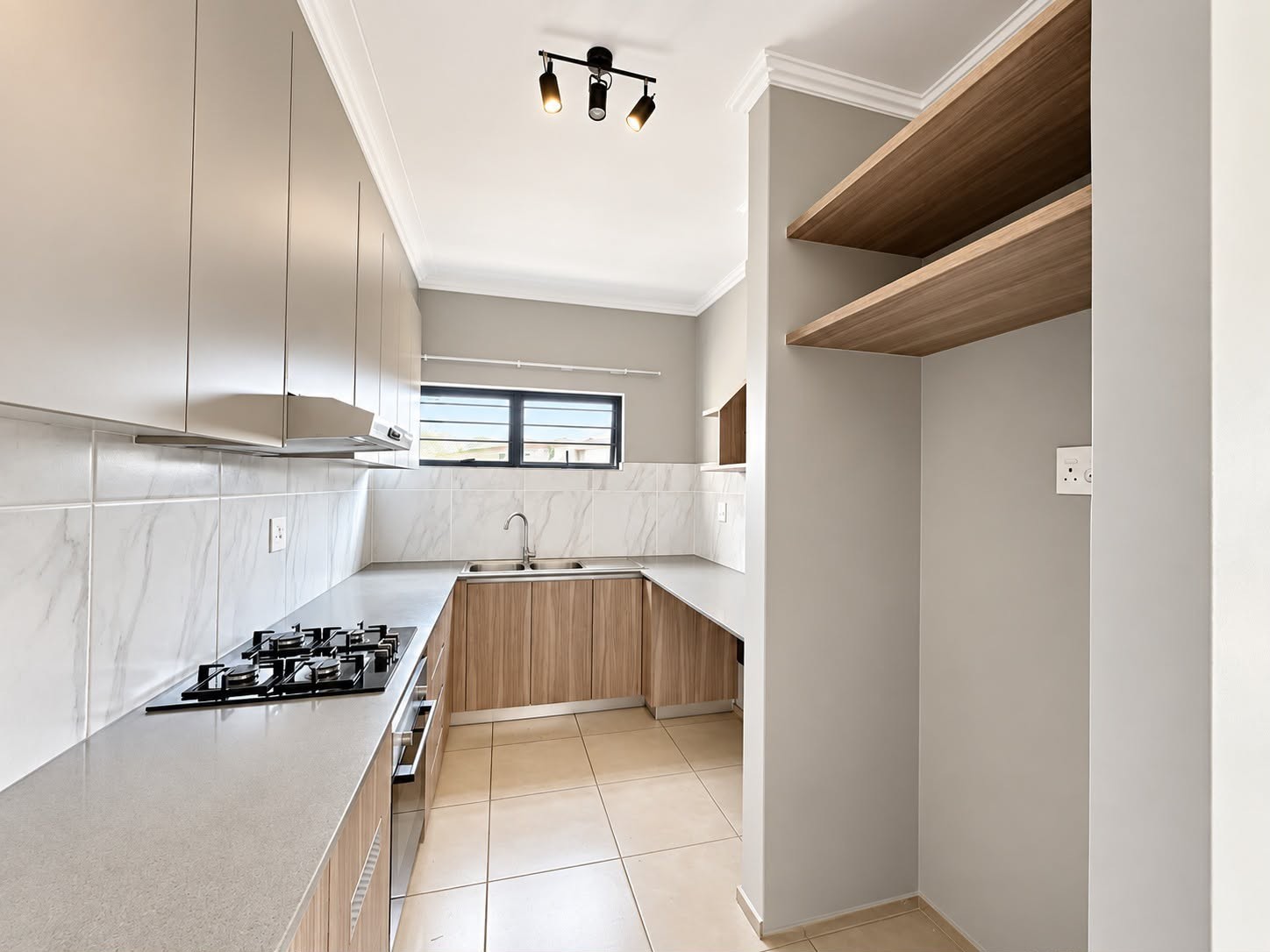 Apartment for rent in Kyalami, Midrand, 93 m²